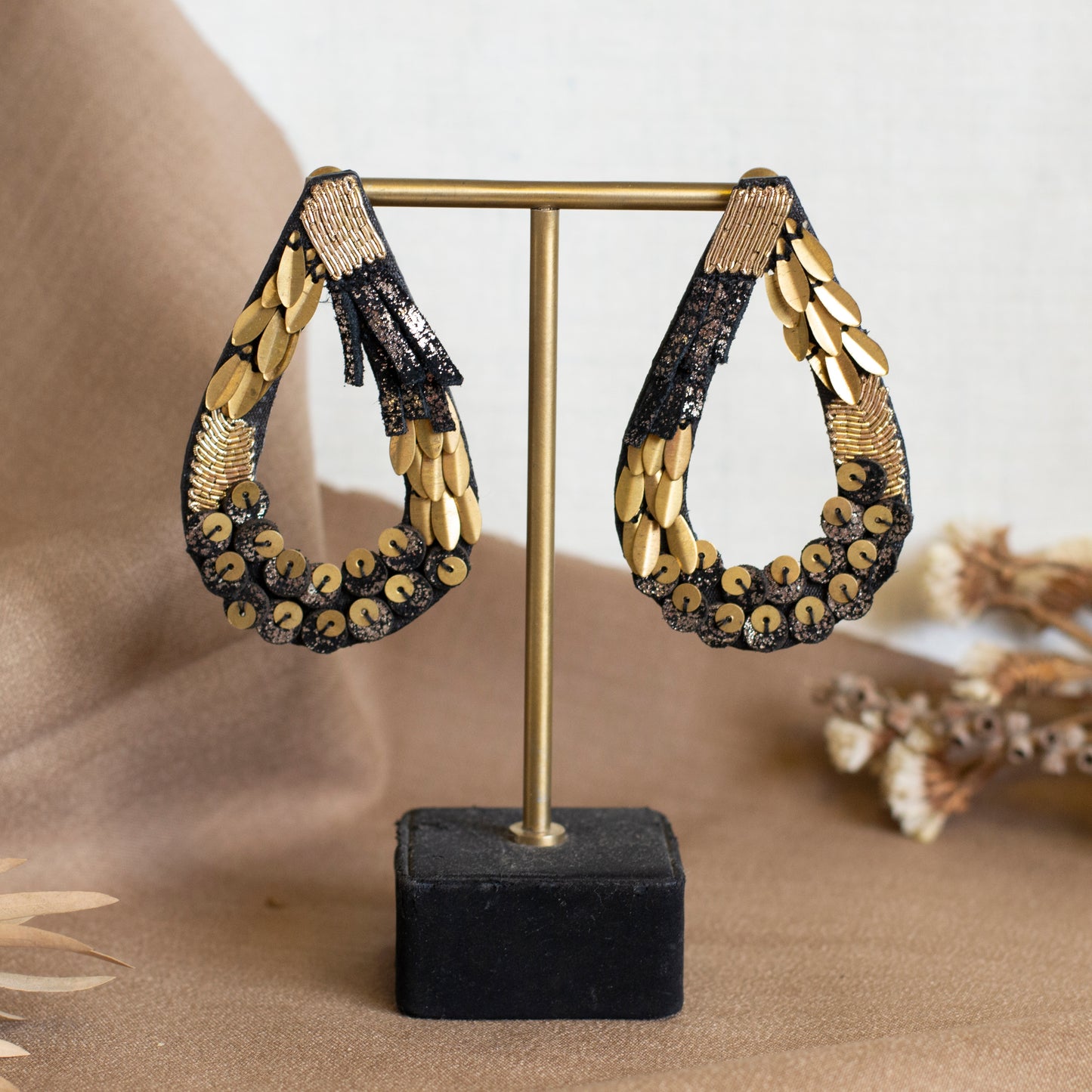 Gilt Hoops
