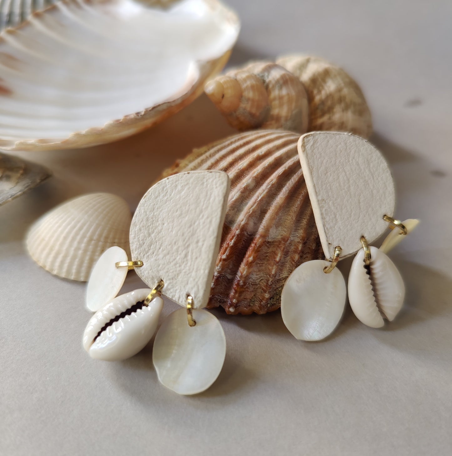 White shell studs