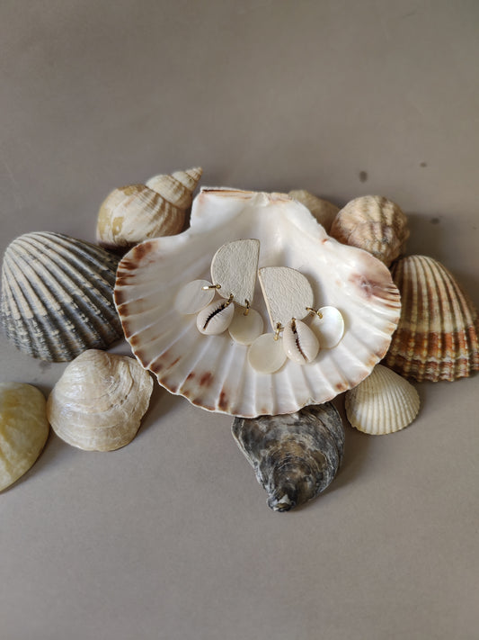 White shell studs
